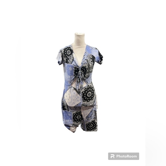 Almost Famous Blue Tie Dye Bandana Print Shorts Romper Size Large NWT - Picture 1 of 3